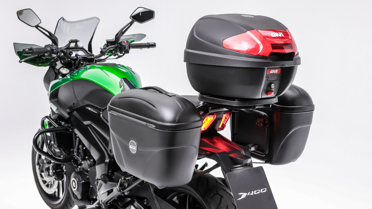 Bajaj e GIVI se unem para lançar bagageiros e suportes para malas laterais