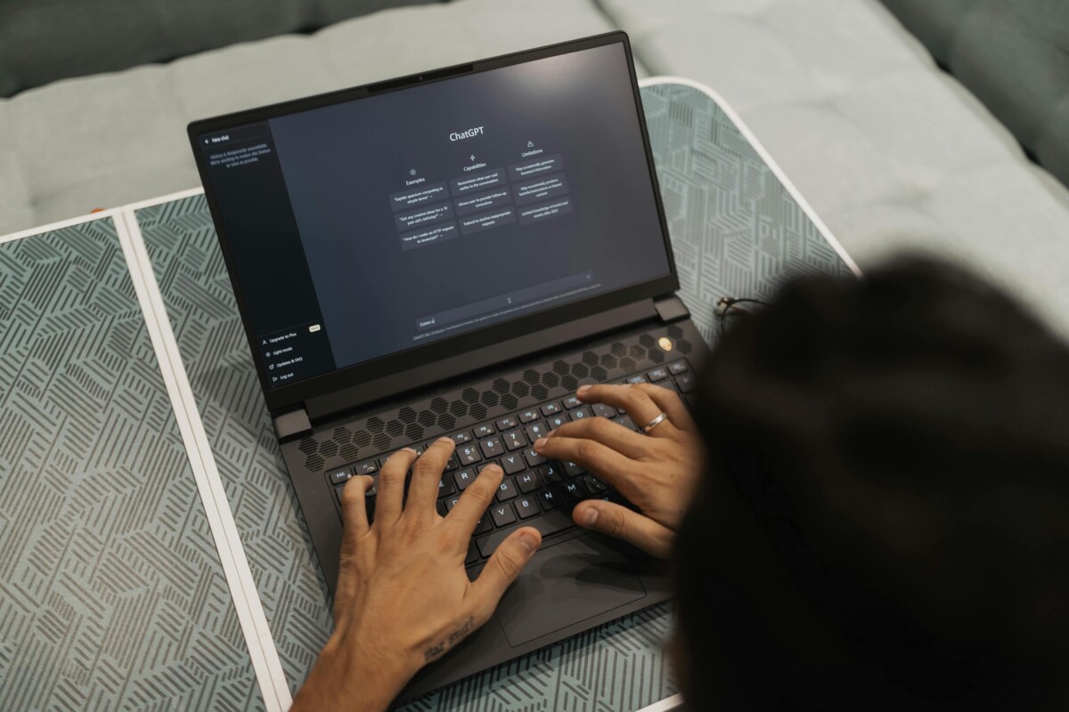 Pesquisadores de big techs fazem alerta e pedem maior monitoramento de IAs