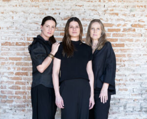 Artistas brasileiras apresentam exposição que reflete sobre o invisível no Casa Um