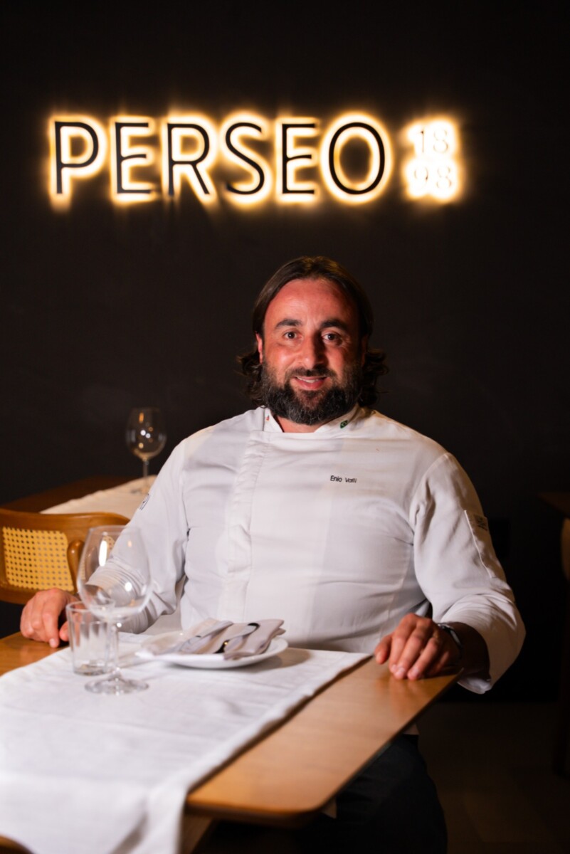 Enio Valli inaugura Perseo 1898 com proposta ítalo-gaúcha na brasa