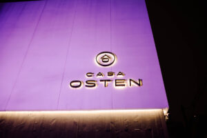 Em Pinheiros, Casa Osten comemora 1 ano de experiências que unem arte, design e gastronomia