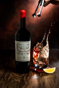 Reserva 1977 apresenta Negroni artesanal envelhecido em madeira brasileira